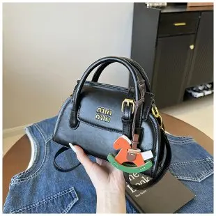 

2025 New! Women's Stylish Shell Bag Minimalist, Retro Solid Color,Niche Design, Shoulder/Crossbody, Casual All-Match with Charms