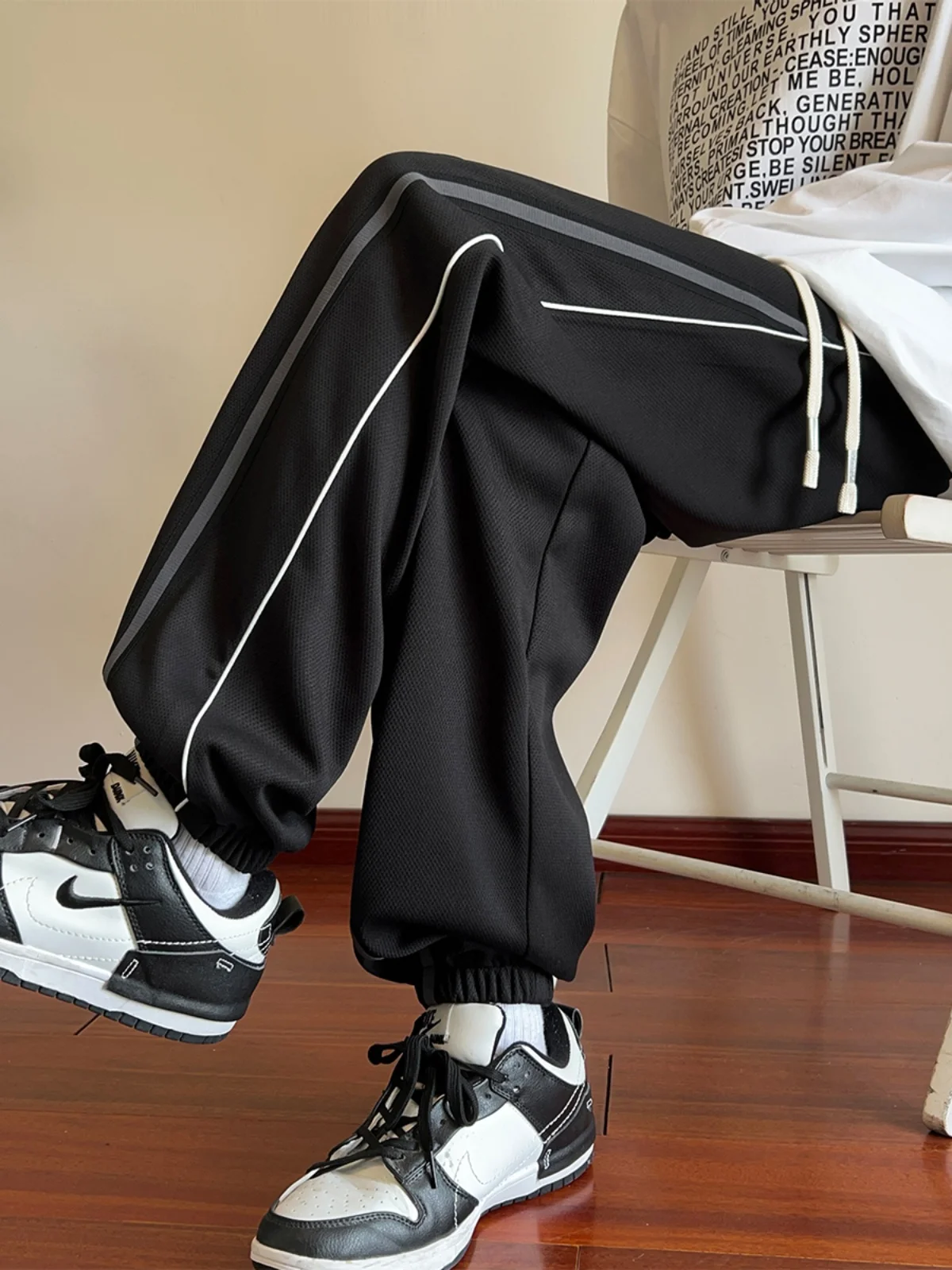 

Молодежные повседневные свободные спортивные брюки в американском стиле, весна 2024, новые модные трендовые мужские длинные брюки с манжетами