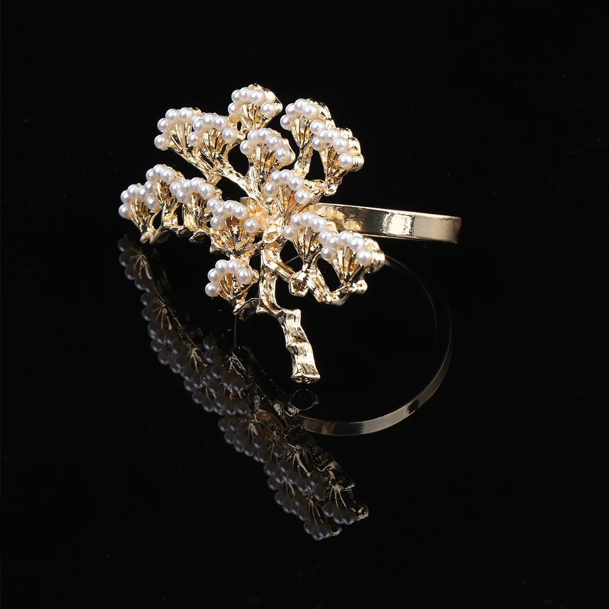 

2Pcs Pine Shaped Napkin Rings Pearled Alloy Serviette Buckles for Banquet Wedding Party Dinner Table Decoration Golden