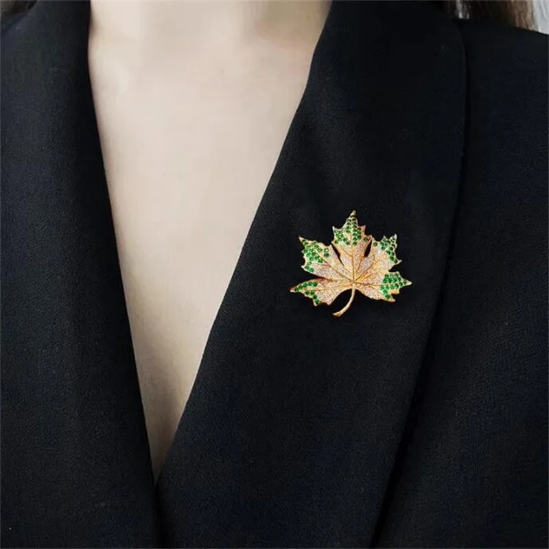 Fashion Maple Leaf Crystal Brooches Pins for Women Unisex Elegant Dragonfly Cat Animal Plant Coat Dress Hat Jewelry Gifts Badge