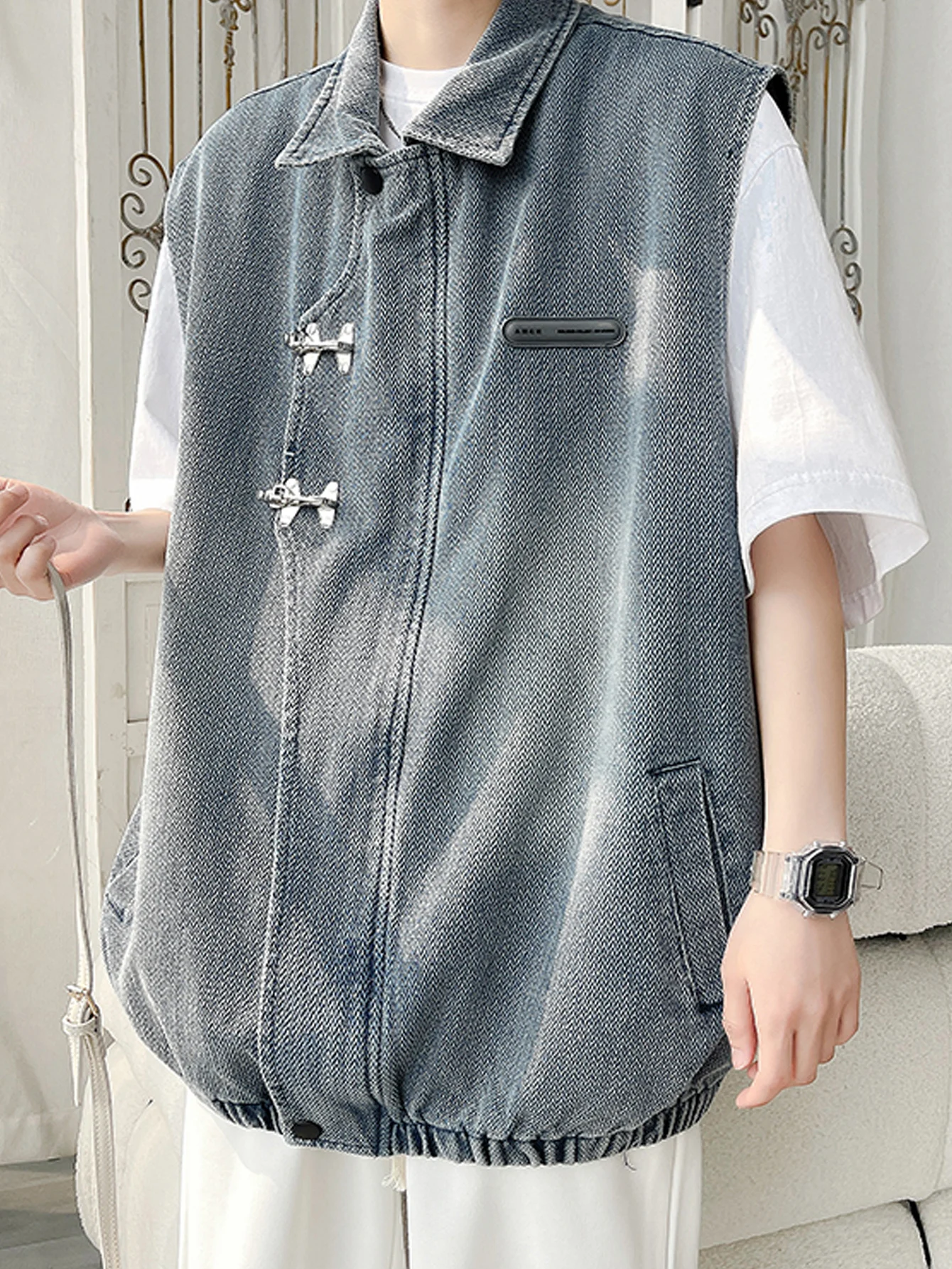 

Men's autumn denim vest with pockets on the collar and sleeveless denim jacket, suitable for spring and autumn