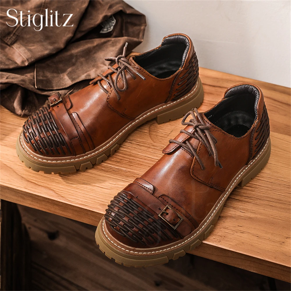 Zapatos de hombre de piel de vaca con punta redonda grande, zapatos informales bajos, zapatos casuales de estilo británico a la moda, zapatos de cuero negros, marrones y grises en Stock