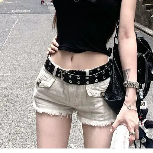 Retro Low Waisted Grinding Denim Shorts for Women New Hot Girl Looking Slim and Light-colored Buttocks