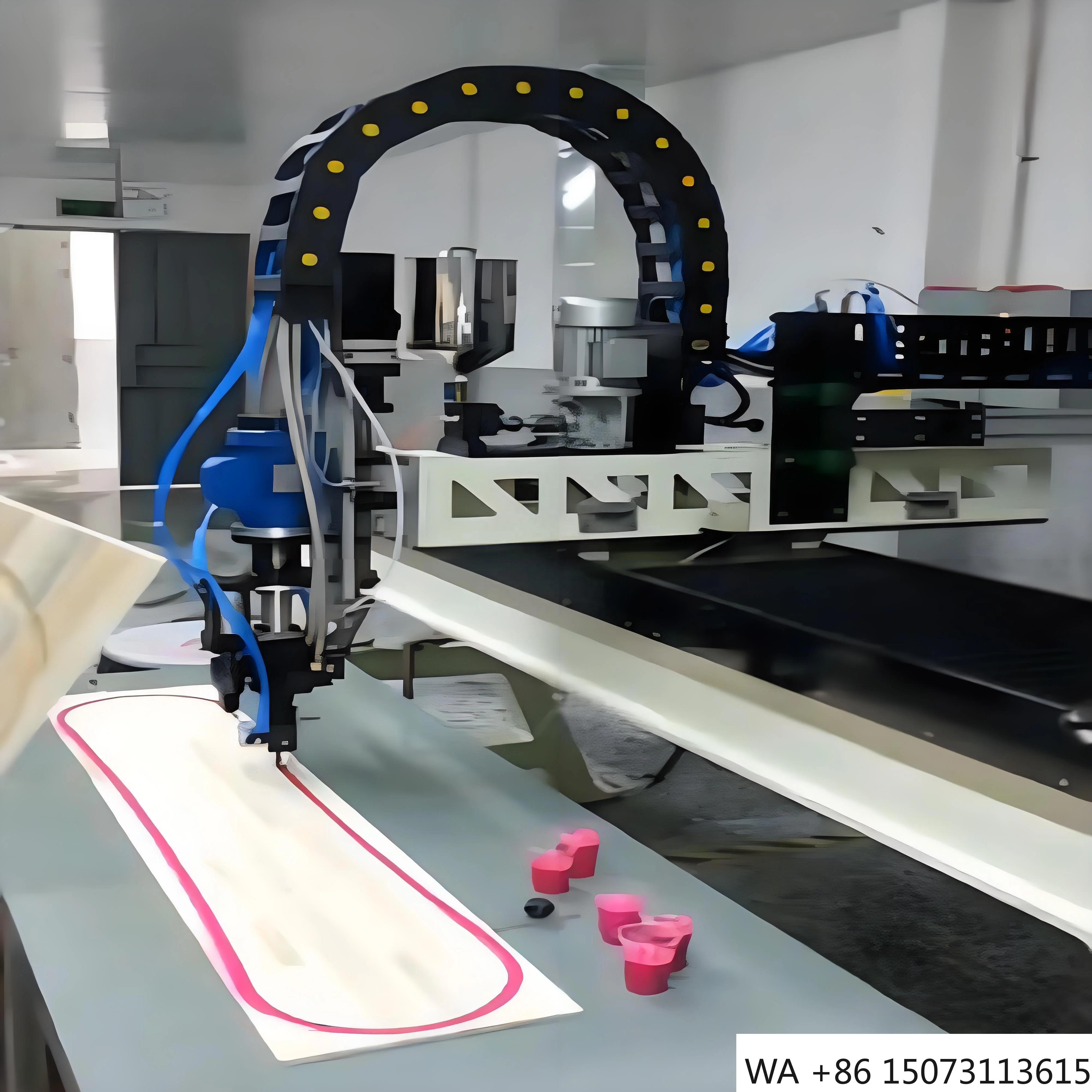 Hochwertige automatische CNC-Polyurethan-Schaummaschine – PU-Schaumversiegelungsausrüstung zum Gießen von Snowboarden