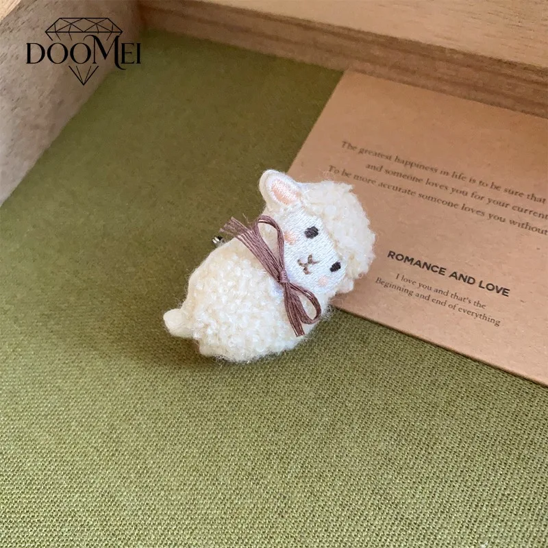DOO MEI Cute Style Little Lamb Shaped Brooch Fashion Trendiness Plush Brooch Women's Daily Hoodie and Jacket Decoration