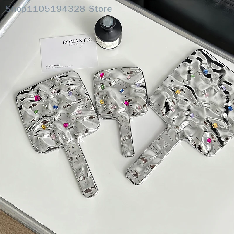 [MP] مرآة مربعة الشكل سائلة صغيرة محمولة باليد لسطح المكتب مرآة ماكياج التجميل للسفر مرآة تجميل معدنية محمولة لحقيبة اليد