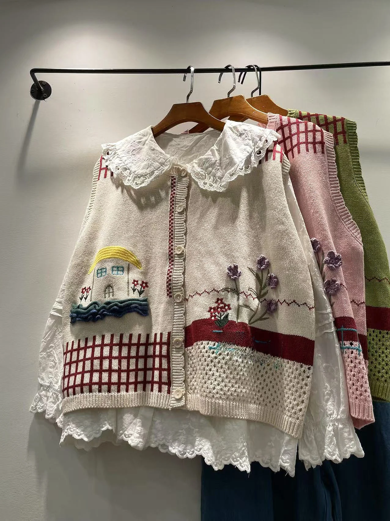 

Осенне-зимний женский свободный хлопковый жилет с вышивкой цветов, круглым вырезом и одной пуговицей, модный, милый, элегантный, женский жакет