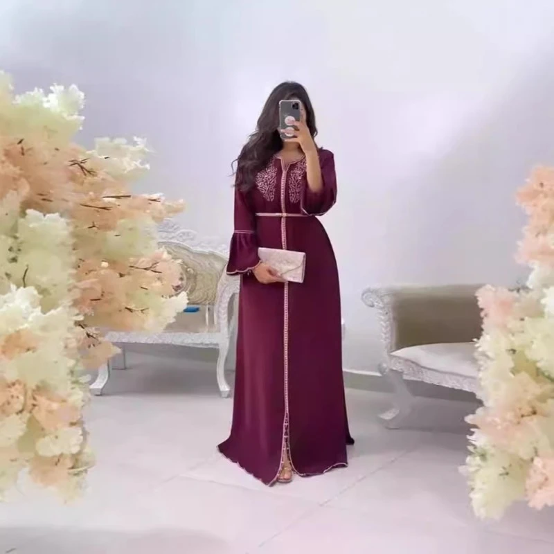 

Fashion Embroidery Elegant Dubai Abaya Dress Long Robe Arabic Middle East Floral Beaded Kaftan for Women