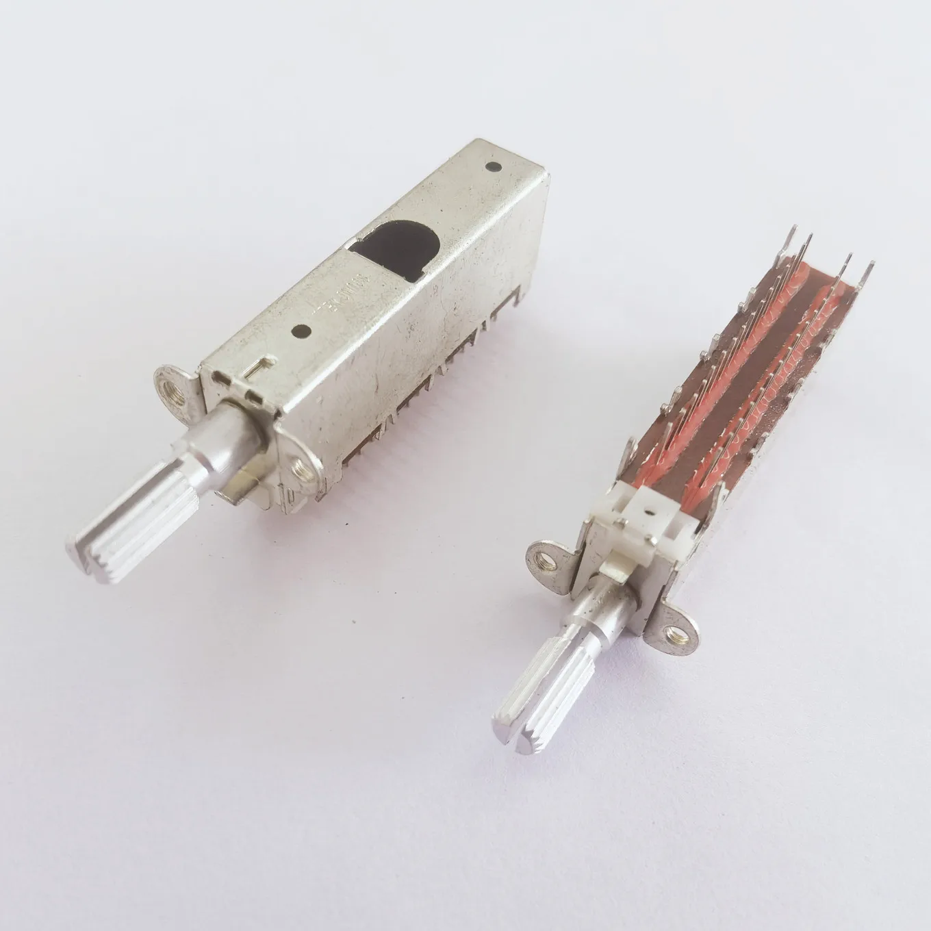 

Original new 100% band switch 32pin rotate 5-times 6gear shaft handle length 20MM double row 2*16 shift switch