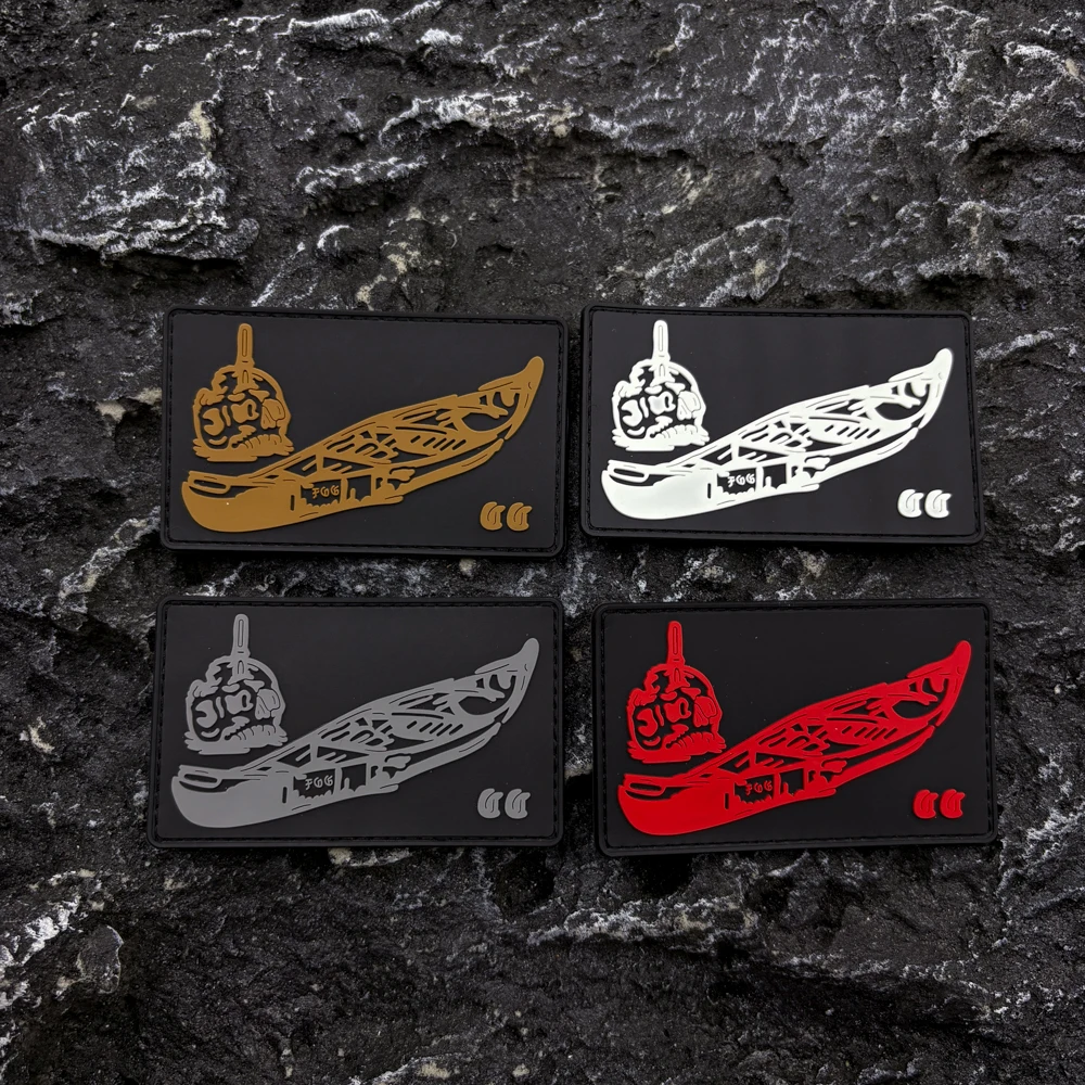 

Нашивка из ПВХ «Призрачное судно» со светящимся в темноте эффектом, с застежкой-липучкой на обратной стороне, подходит для украшения сумок, рюкзаков, жилетов и одежды.