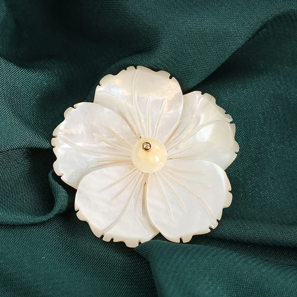 

Natural White Pearl Shell Brooch Carving Flower DIY Sanding Jewelry Accessories Clothing Scarf Decoration Covering Stains