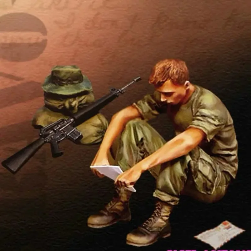 1/35 Scale Resin Figures Model Kits Vietnam War US Infantry Reading Letter  Miniature Figurines Unassambled and Unpainted 1038