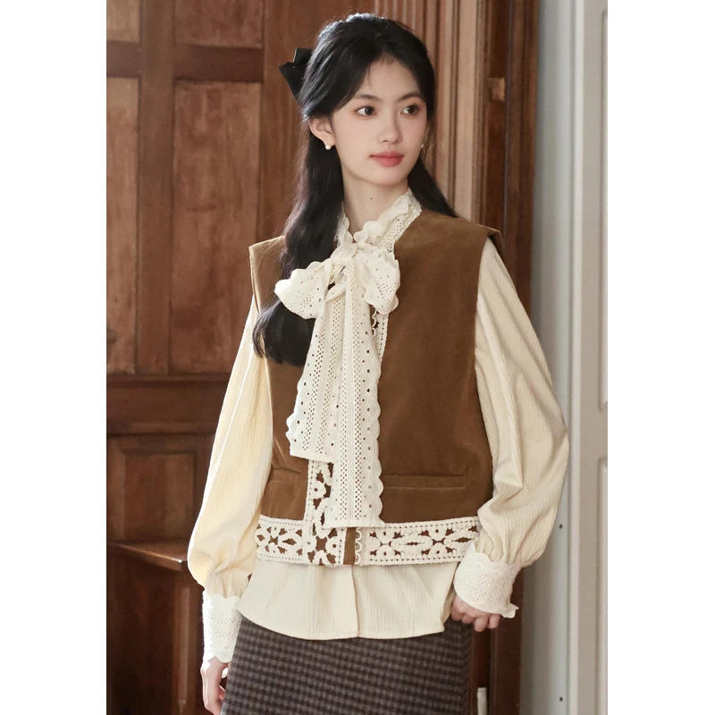 レトロなスタイルのスエードベスト、ゆったりとしたレースの切り替えデザイン、レディースアウター、ラウンドネック、レギュラー丈、ポリエステル繊維