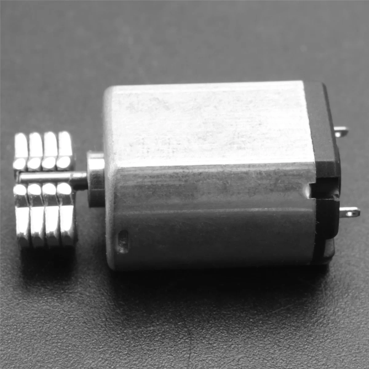 【ديكور الحفلات】DC1.5V-9V 0.08A 3200RPM محرك اهتزاز صغير لسرعة الإخراج، 18 × 15 × 12 ملم فضي