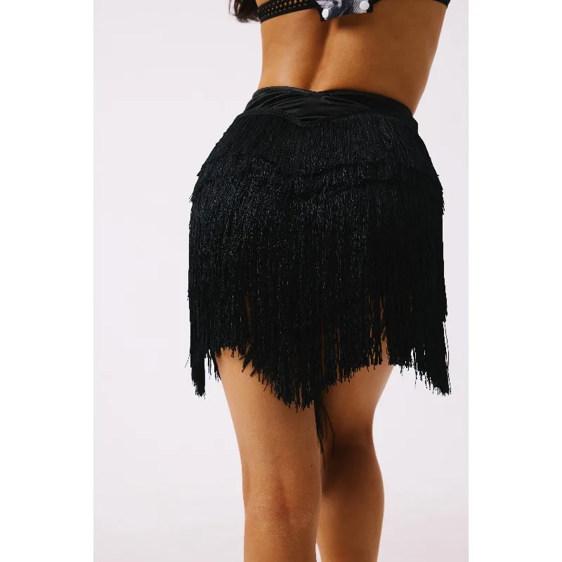 Maßgeschneiderter GIYA-Rock aus schwarzem und weißem Satin mit plissierter Taille, dreilagiger Schwerindustrie-Quastenrock mit Unterhose, lateinamerikanischer Anzug