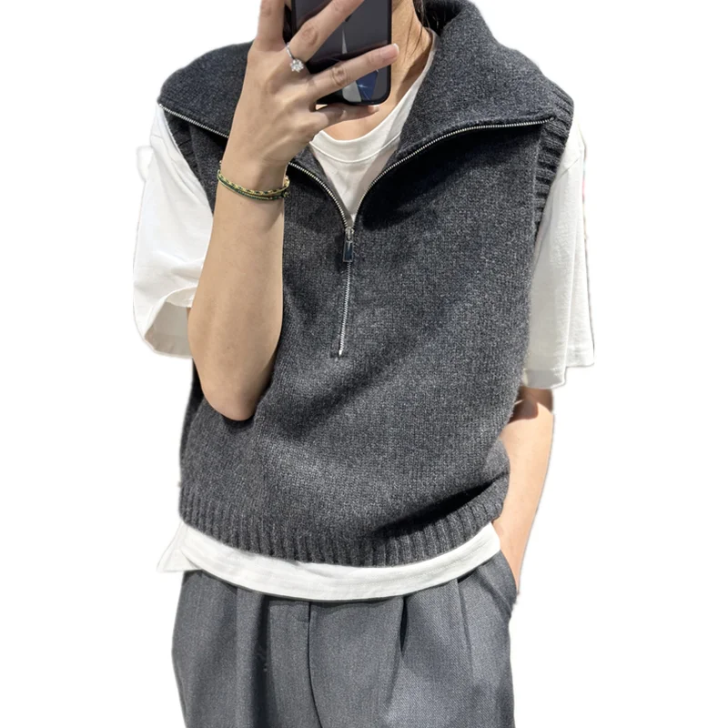 ATTYYWS Women\'s Knitted Sleeveless Sweater, Short, 100% Wool , Flip Collar, Fashion Trend, Hot Selling Women\'s pullover vest