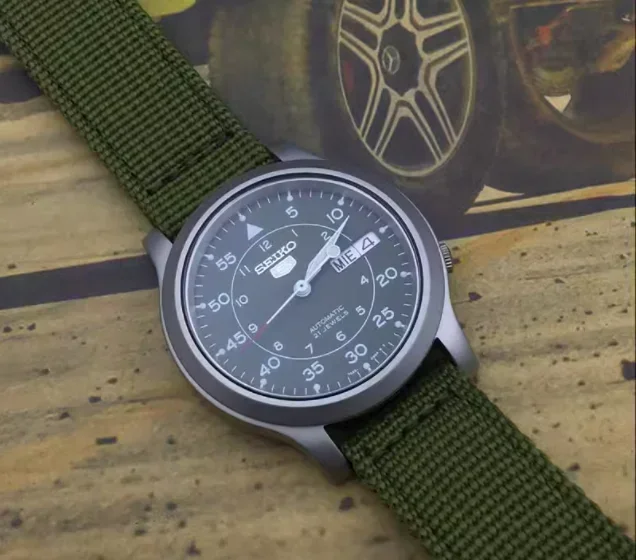 Originale SEIKO SNK805 orologio da uomo al quarzo di lusso con quadrante verde in tessuto orologio sportivo Casual moda orologi da uomo di lusso automatici