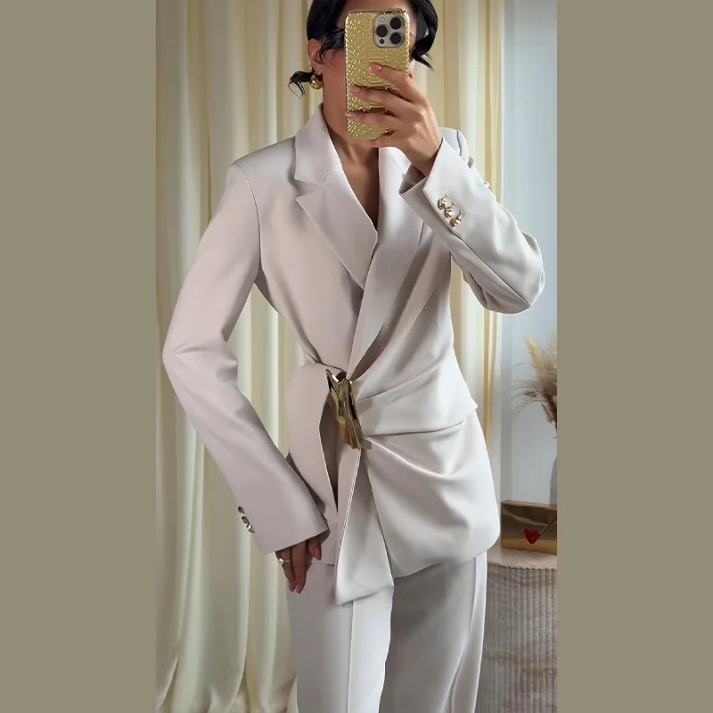 Eleganter Damenanzug mit Schnallengürtel, Blazer mit Revers und langen Ärmeln, schmal geschnittener Mantel und weit geschnittene Hose – Frühlingsneuheit – Detail 16