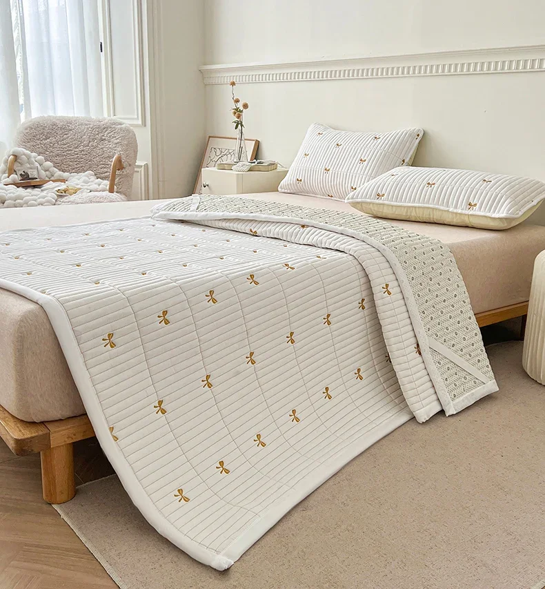 Spring Autumn Comfortable Durable Mattress Toppers Soft Breathable Soybean Fiber Filling Bed Pads Keep Warm Quilted Mattress Pad