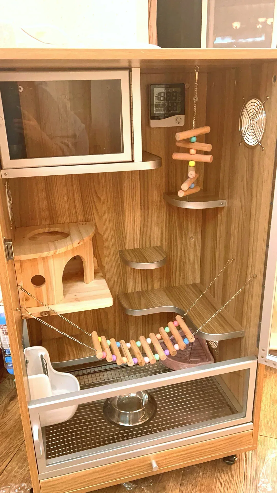 

A Chinchilla cabinet cage anti-bite solid wood ecological board villa, pet flower branch mouse cage air-conditioned house