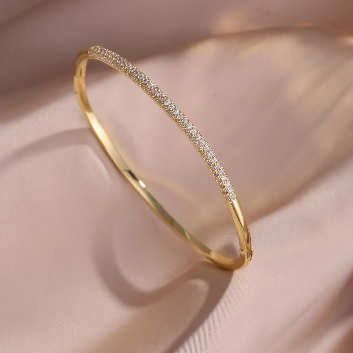 Yupsk أنيقة حساسة مايكرو مطعمة الزركون سوار جديد عصري الشظية الذهب اللون حفل زفاف مجوهرات للنساء