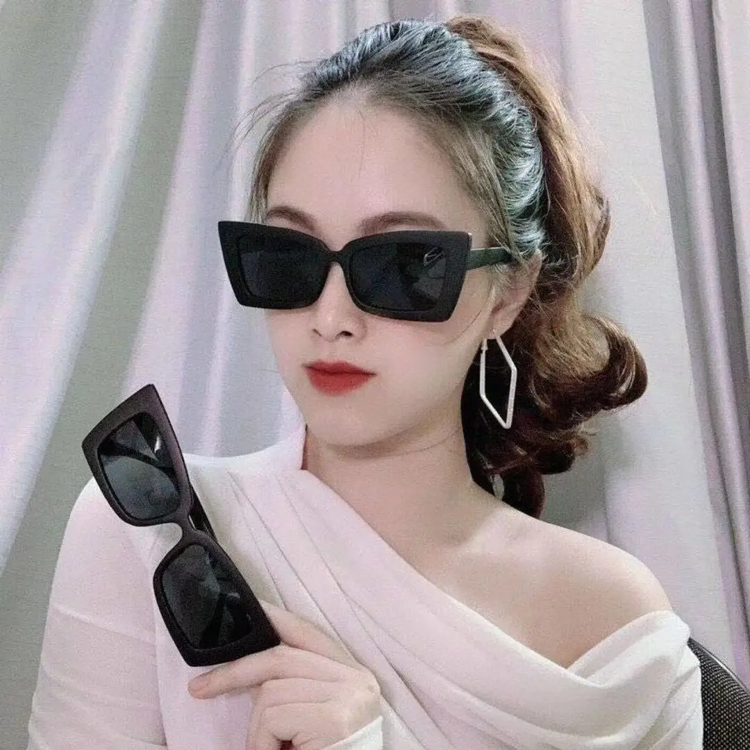 2023 المتضخم مربع النظارات الشمسية النساء Vintage إطار كبير مكافحة UV400 نظارات الشمس الرجال ظلال الموضة مع النقش نظارات الساقين