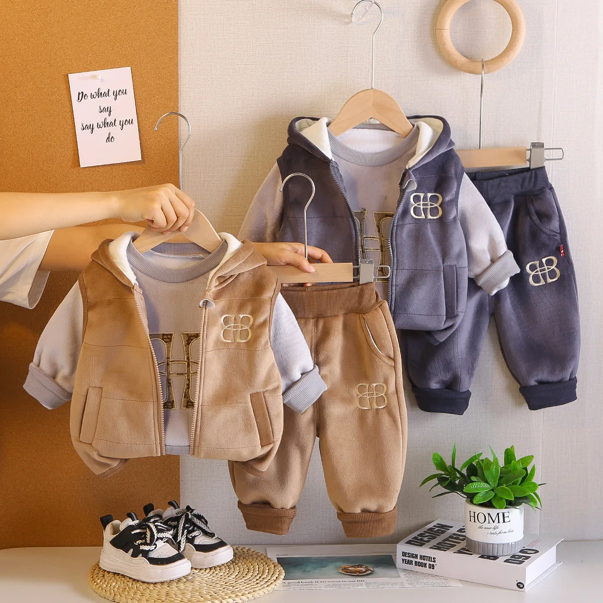 

Зимний теплый комплект для мальчиков: флисовая куртка на молнии с вышивкой + толстовка + спортивные брюки, детский спортивный костюм из 3 предметов, для детей 1-8 лет