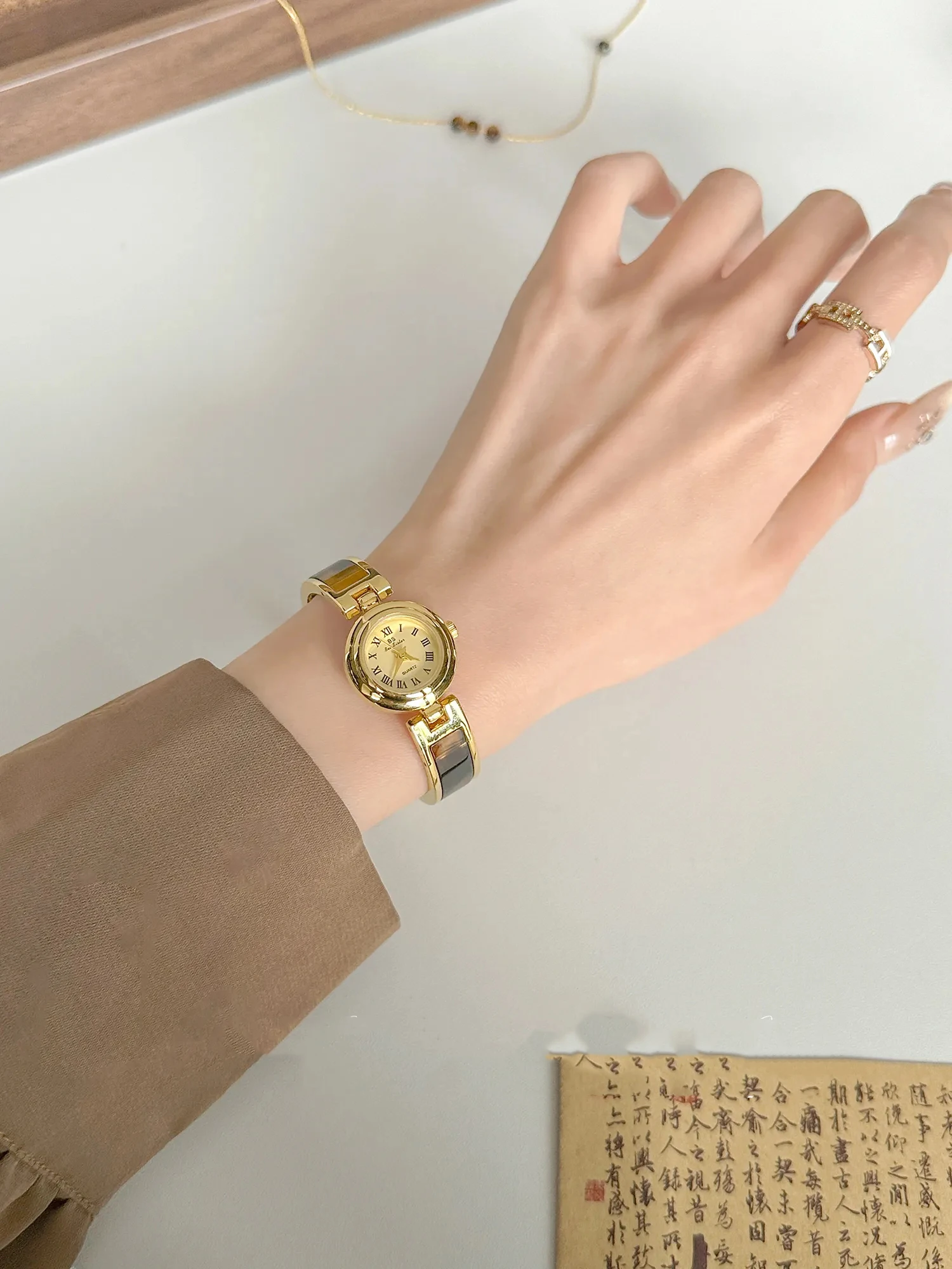 Relojes Retro de alta gama para mujer, resistentes al agua, con números romanos, elegante temperamento, pulsera Vintage de ámbar, cadena, reloj de cuarzo para mujer