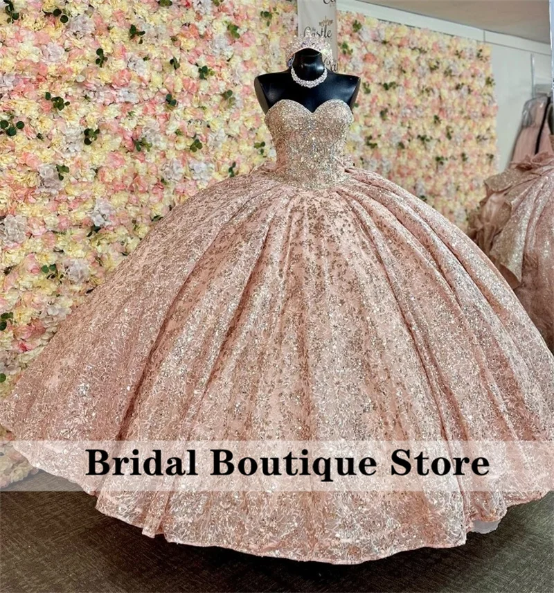 Sparkly Rose Gold Quinceanera Vestidos com Arcos, Apliques Glitter, Contas de Cristais, Sweet 15th Ball Gown, Custom, Sweetheart