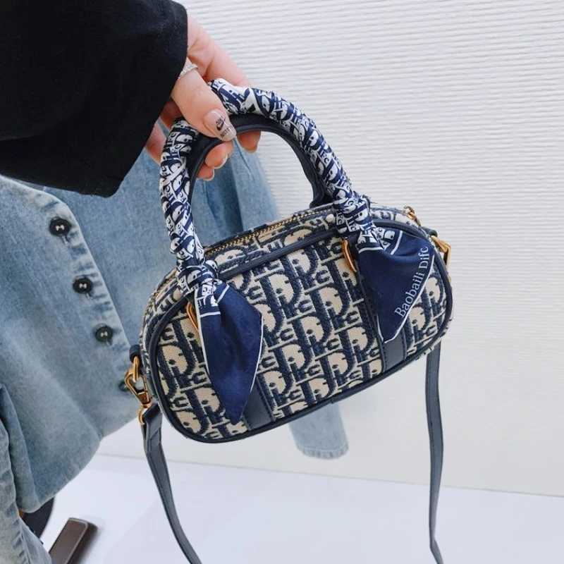 

Sophisticated Ladies Travel Essential - Retro Presbyopic Printing Underarm Shoulder Bag Daily Use Hot Sale