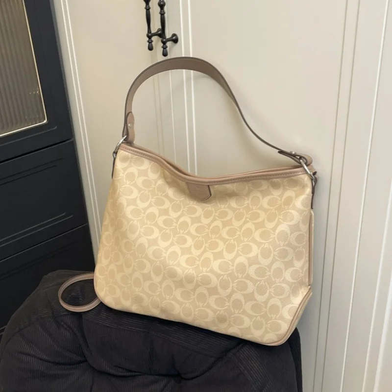 

Women's Shoulder Bag Made Of Durable Leather Boasting Paris Style And High-End Vintage Chic Look​