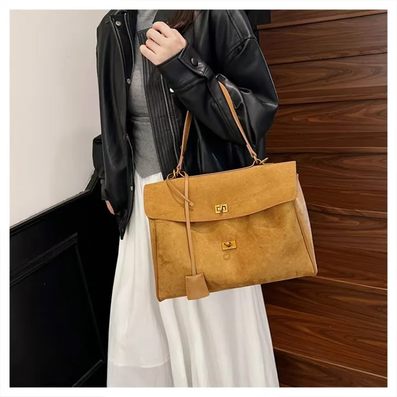 

European retro high-end frosted bag for women, 2026 new commuter shoulder bag, suede carrying tote bag