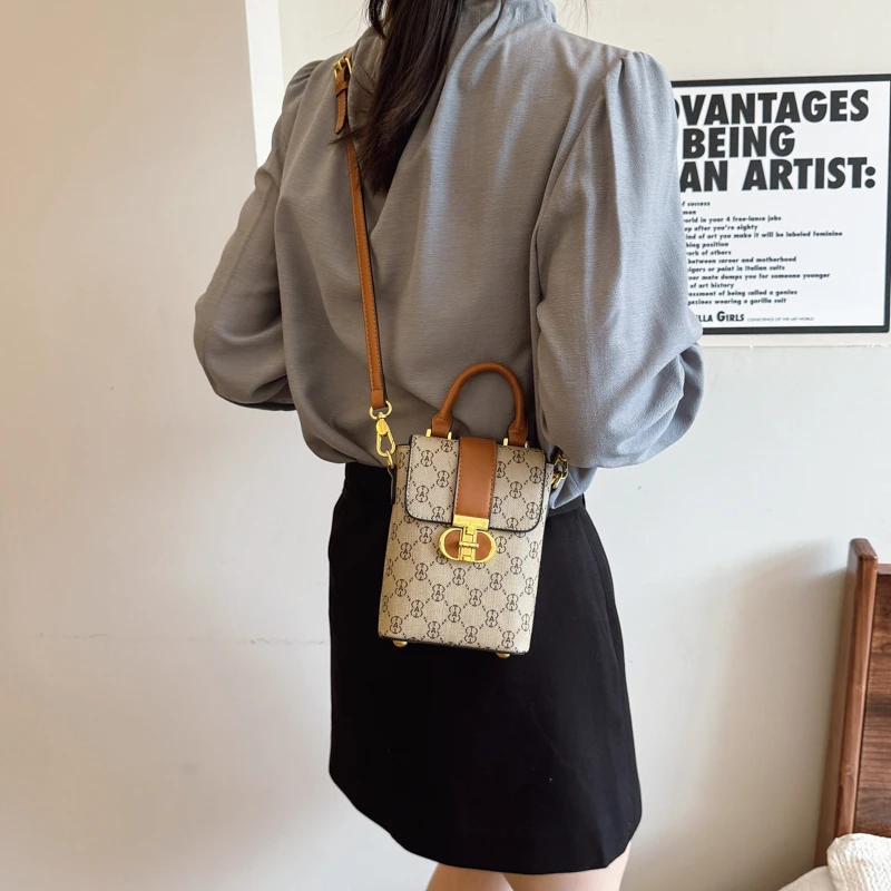 

Paris-Chic Solid Color Leather Shopper Bag - Luxury Designer Tote With Vintage Flair & Superstar-Worthy Appeal