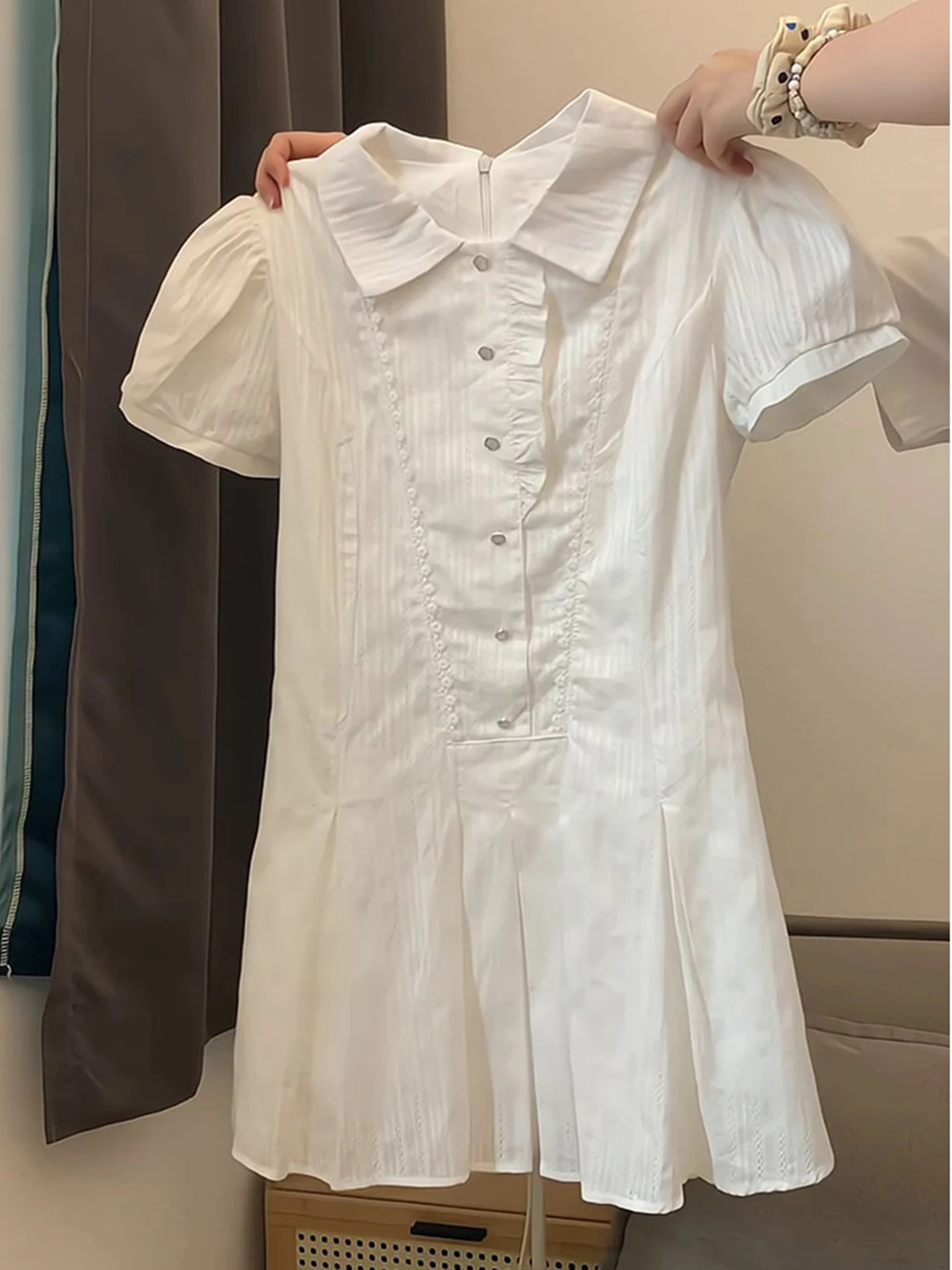 

Элегантное короткое платье-рубашка в студенческом стиле, женская мода Весна 2026, уникальное красивое платье с завышенной талией и рукавами-фонариками