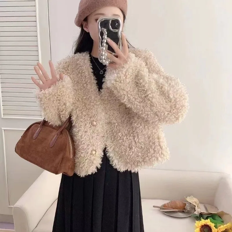 Women V-neck Small Fragrant Wind Thickened Wool Short Fur Integrated Wool Roll Small 2026 Winter Keep Warm Coat Lamb Wool Coat