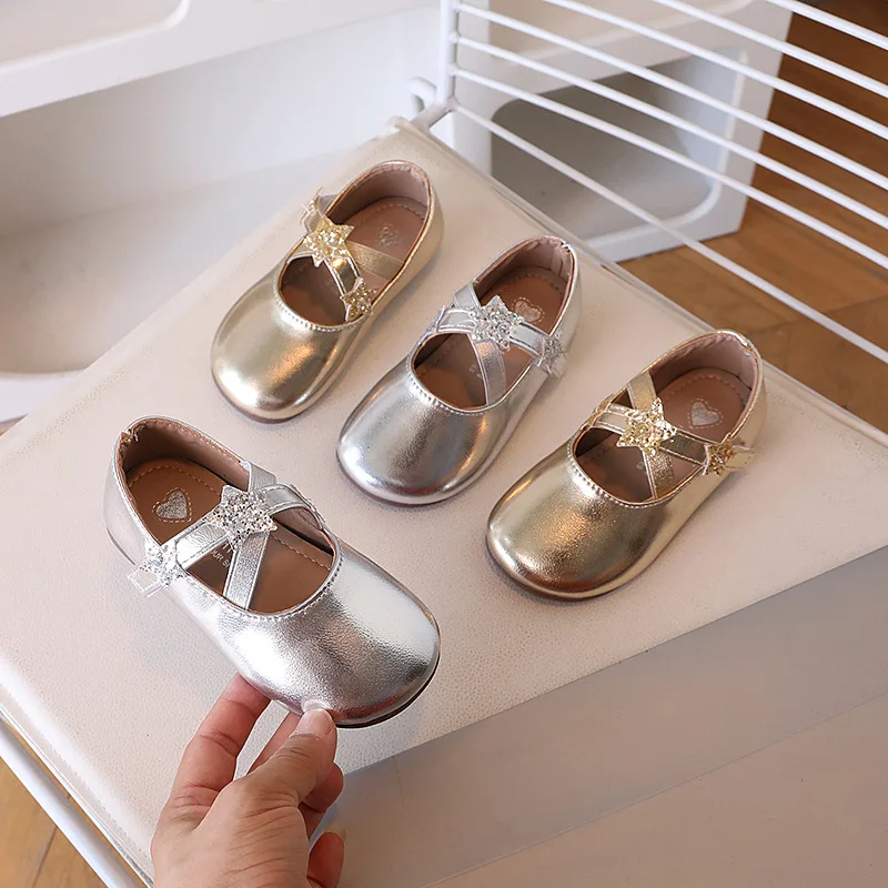 

Детские туфли для выступлений на квадратных танцах, однотонные туфли принцессы для девочек золотого и серебряного цвета, новинка 2023 года, кожаные туфли для девочек на мягкой подошве