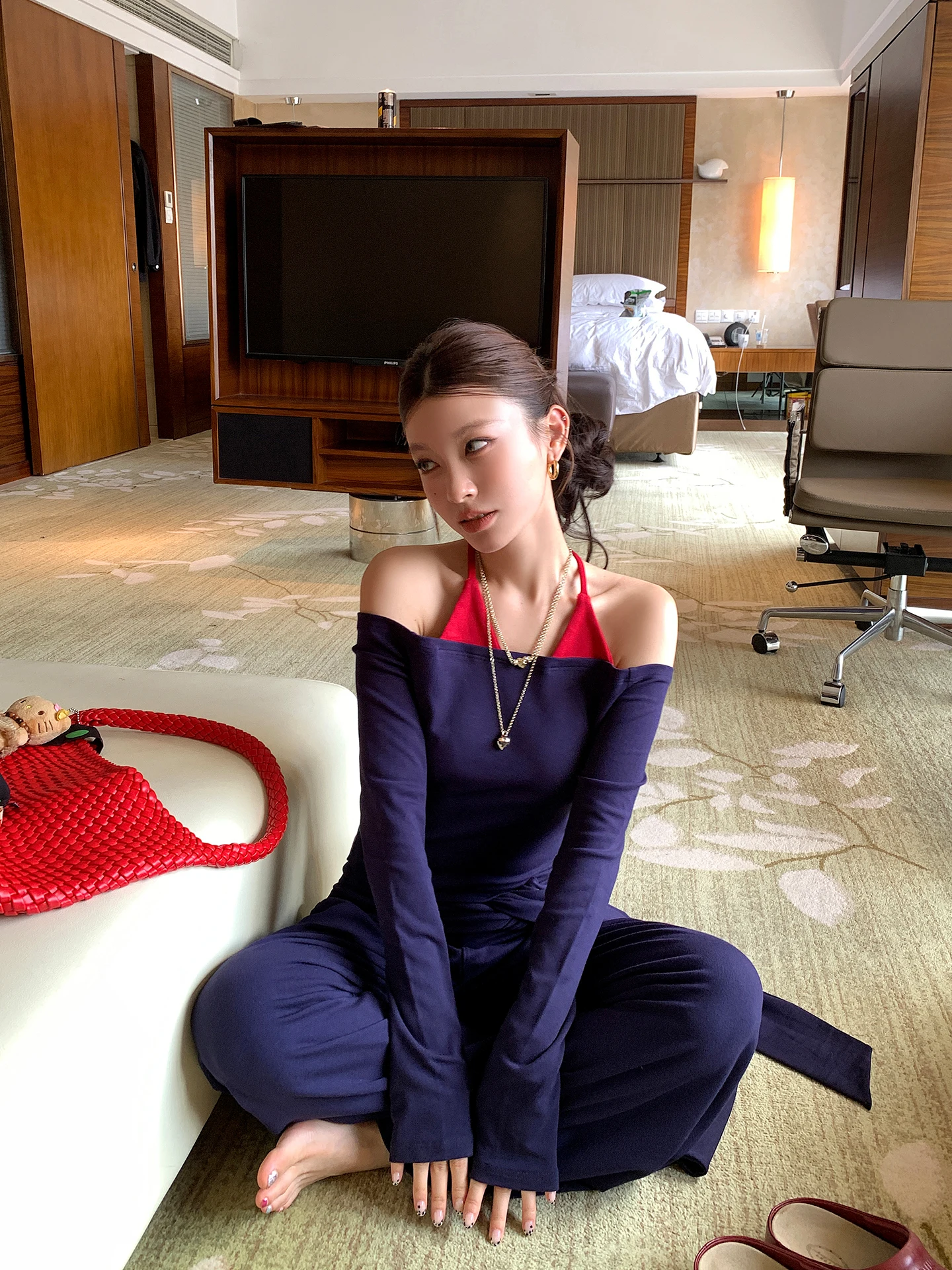 

Сексуальный комплект с открытыми плечами: футболка, модные брюки-палаццо с поясом и широкими штанинами, комплект из двух предметов, высокоэластичный, с коротким рукавом