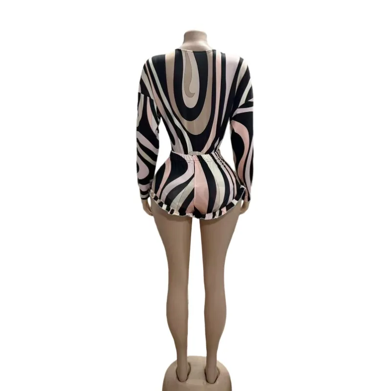 Fitness Vrouwen 2-delige set Gestreepte bedrukte sweatshirts met lange mouwen Skinny Biker Shorts Bijpassende set 2025 Zomer Sexy Party Outfit