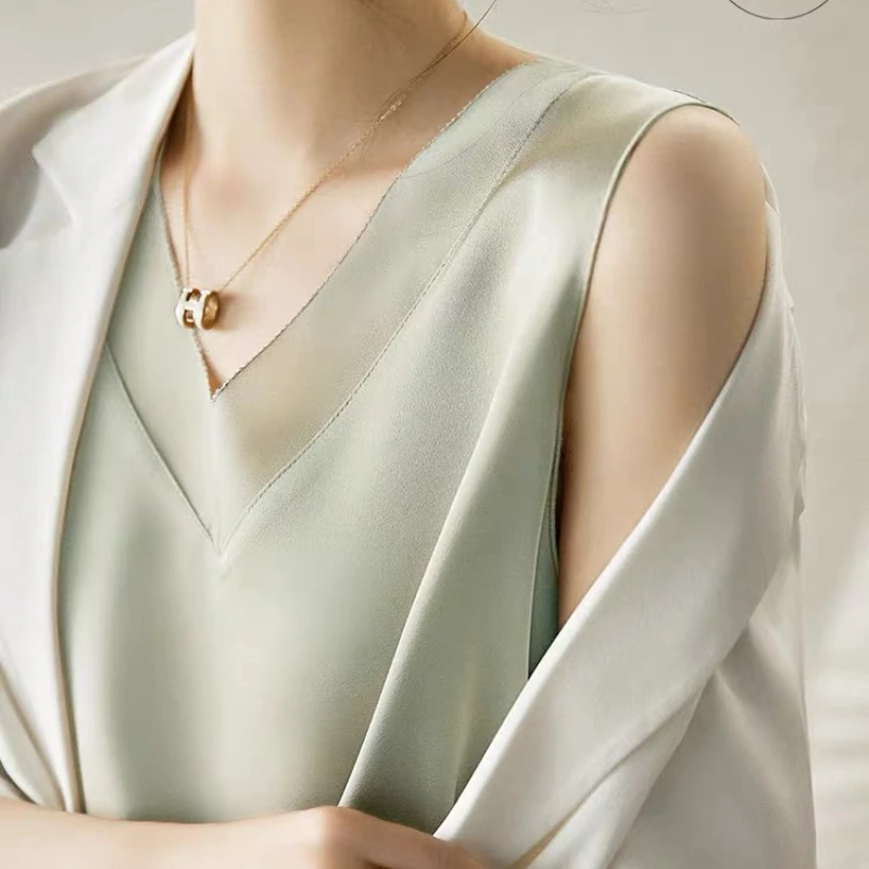 Débardeur sans bretelles en Satin pour femmes, chemisiers d'été, sans manches, couleur unie, col en v, décontracté, coréen, élégant, chemises pour femmes, nouvelle collection 2025