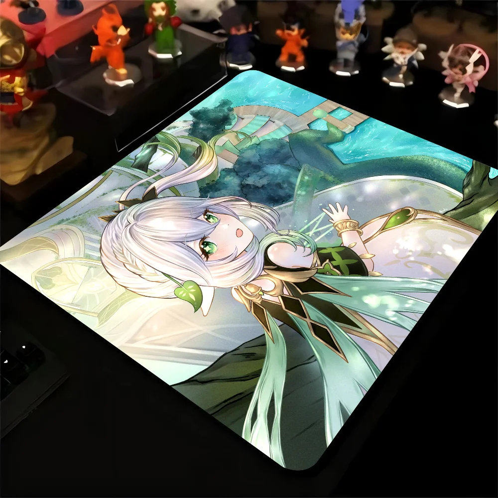 Nahida Genshin Mousepad Small LockEdge Mouse Pad per giocatori Computer Desk Pad gomma antiscivolo