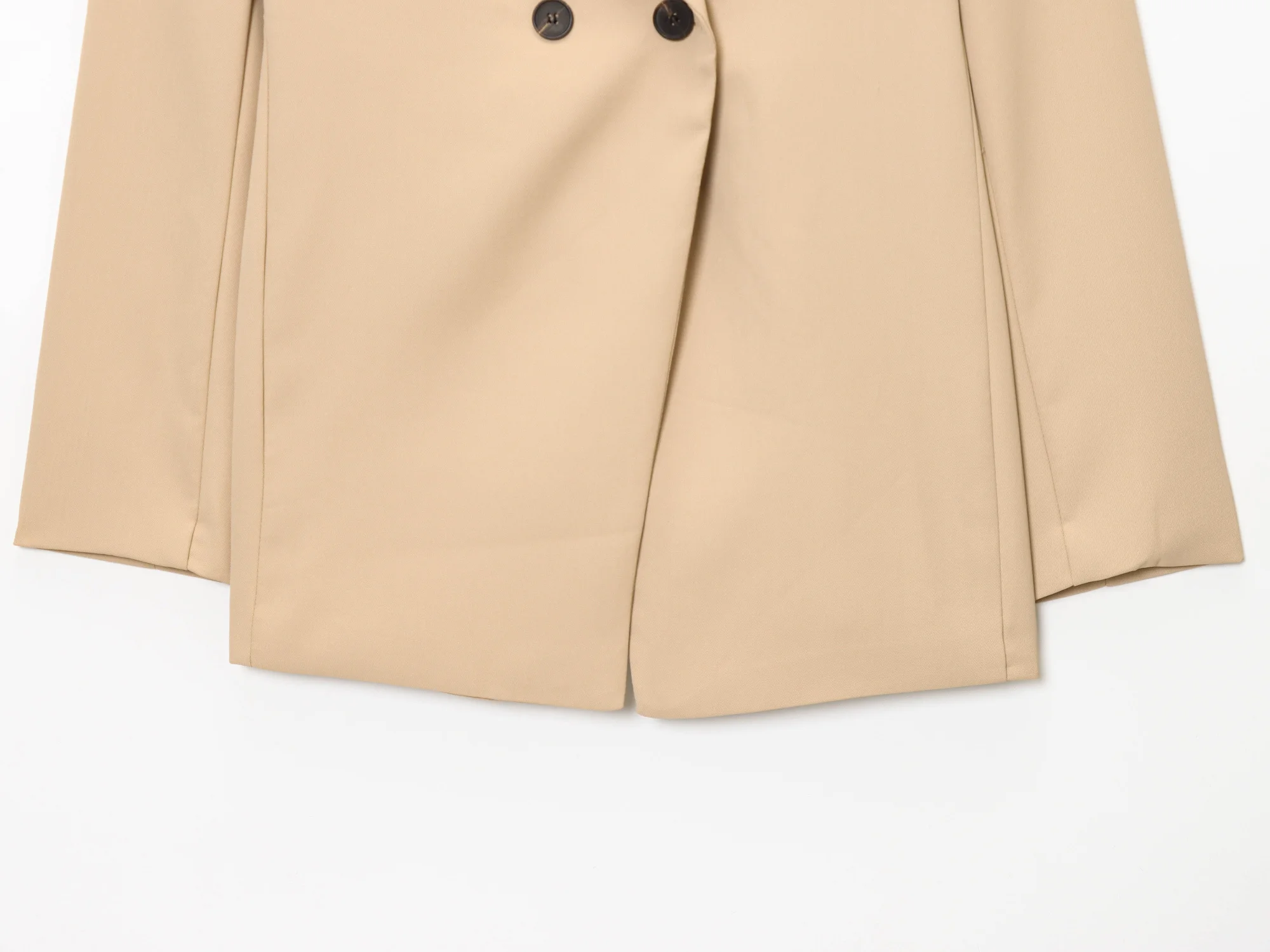 Damska kurtka garniturowa na zimę 2025, casualowa, w stylu dojazdowym, z klapami, długim rękawem, dwurzędowa, zapinana na dwa guziki, podkreślająca talię, dopasowana.