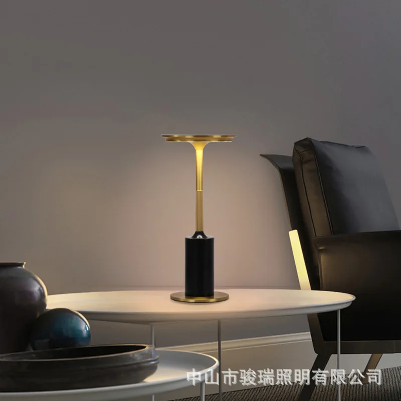 Nuova atmosfera Lampada da tavolo Decorazioni per la casa Sala campioni Bar Campeggio esterno Luce ambientale Lampada di ricarica USB