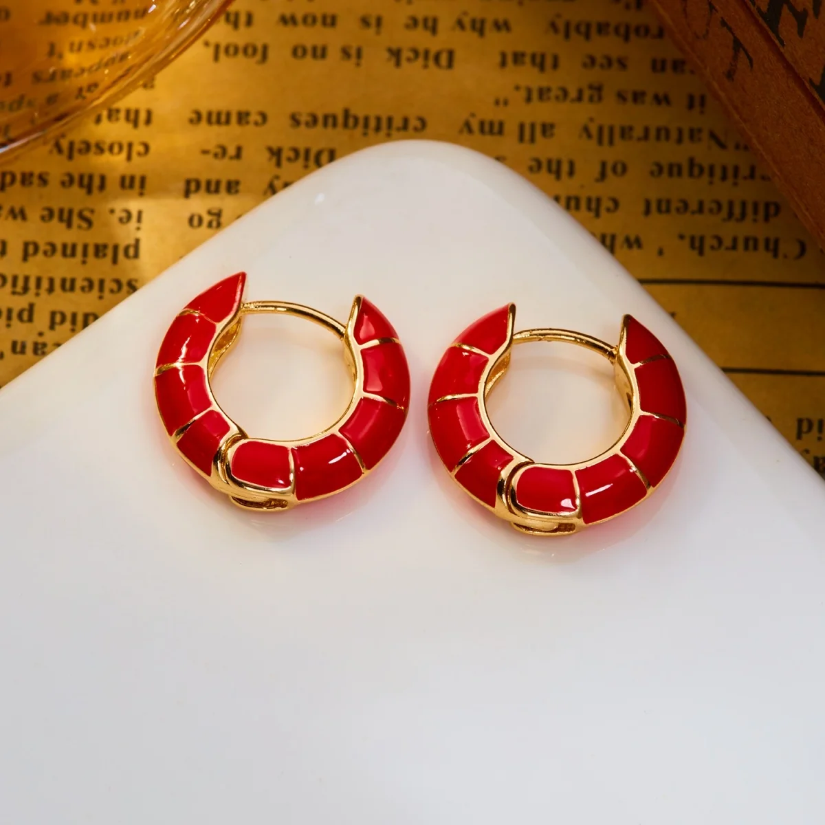Minimalistische bunte Emaille-Streifen-Ohrstecker für Damen und Herren, trendige geometrische runde Creolen, Alltags- und Partyschmuck – Detail 28