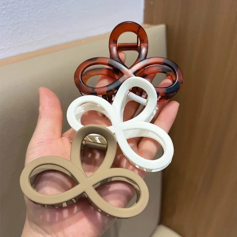 

Large Jelly Shark Clip Hair Claw For Women Girls Elegant Hairpin Plate Hair Headwear Bath Clip Fashion Hair Accessories Headwear