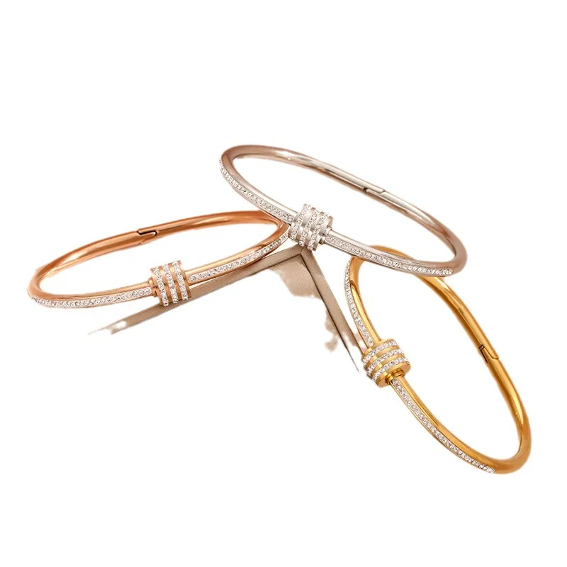 new Titanium steel non-fading rose gold bracelet a trendy and niche design for women on Instagram with a diamond-encrusted waist