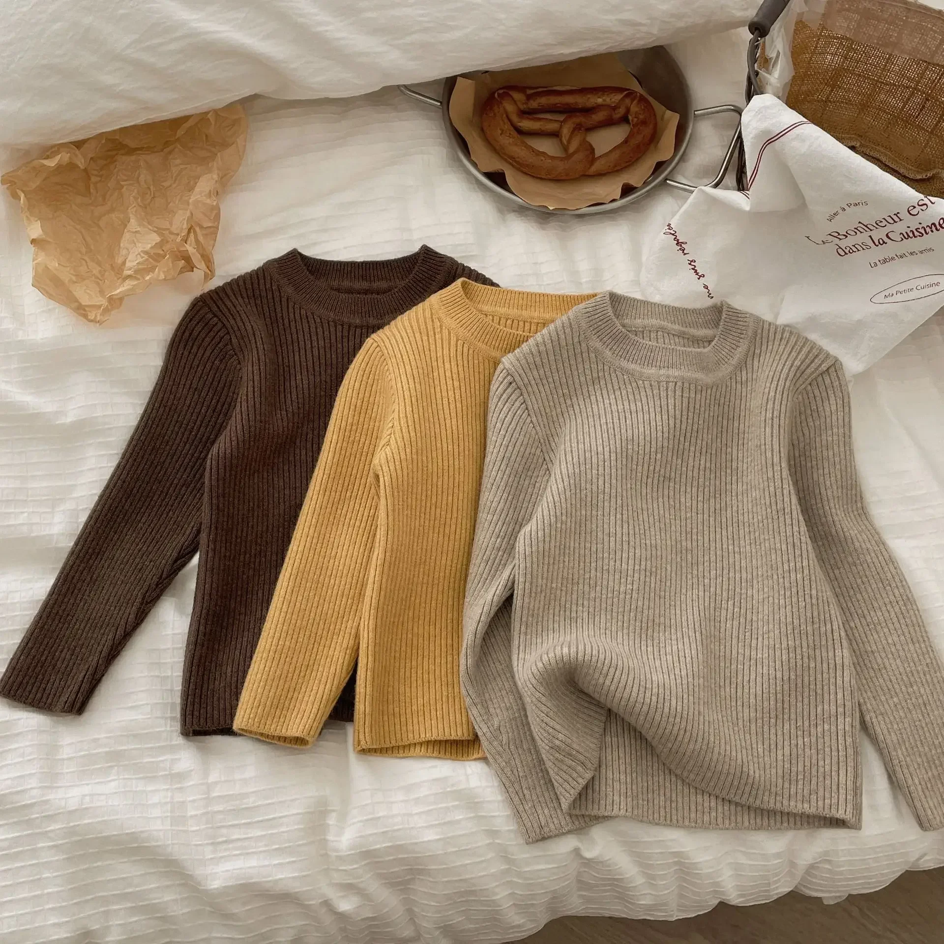 Childrens Clothing 2024 New Childrens Knitted Sweater Versatile Solid Color Round Neck Sweater