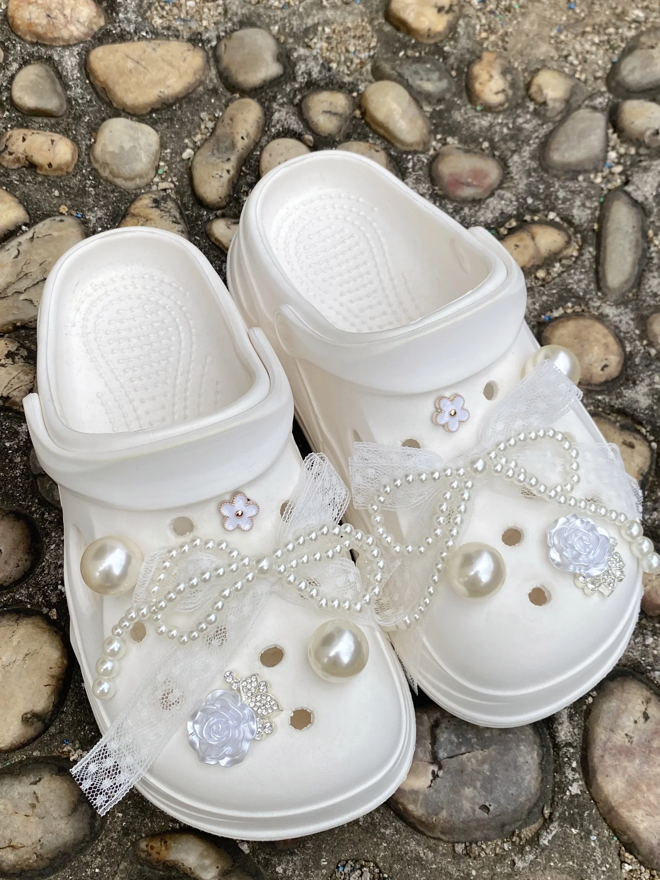 8 DIY white rose lace bow decorations, suitable for women's sandals, slippers, shoes with holes, and other items such as sandals