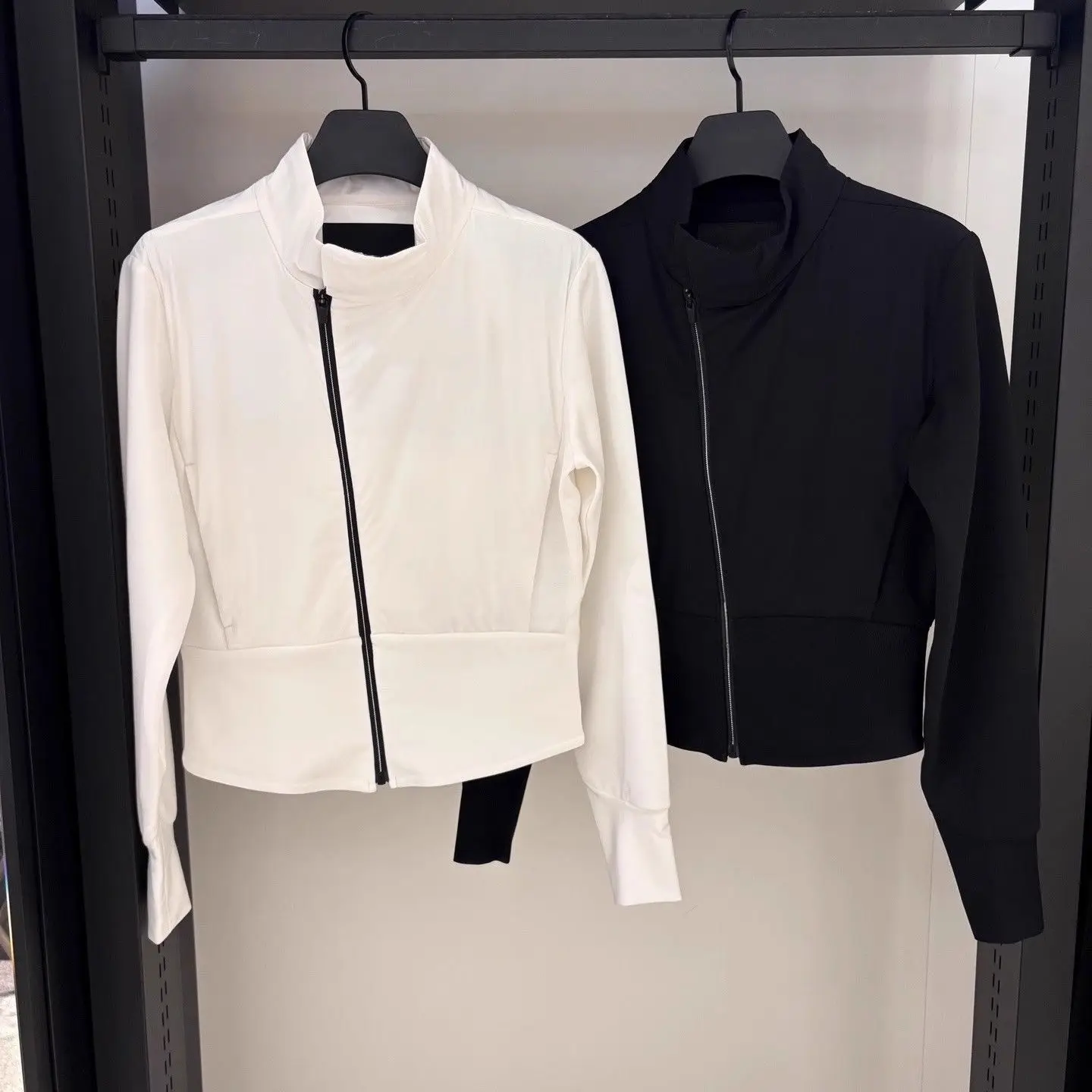 

Women's Golf Stand Collar Zipper-Front Insulated Cotton-Filled Jacket Versatile Short-Length Waist-Defining Jacket Top