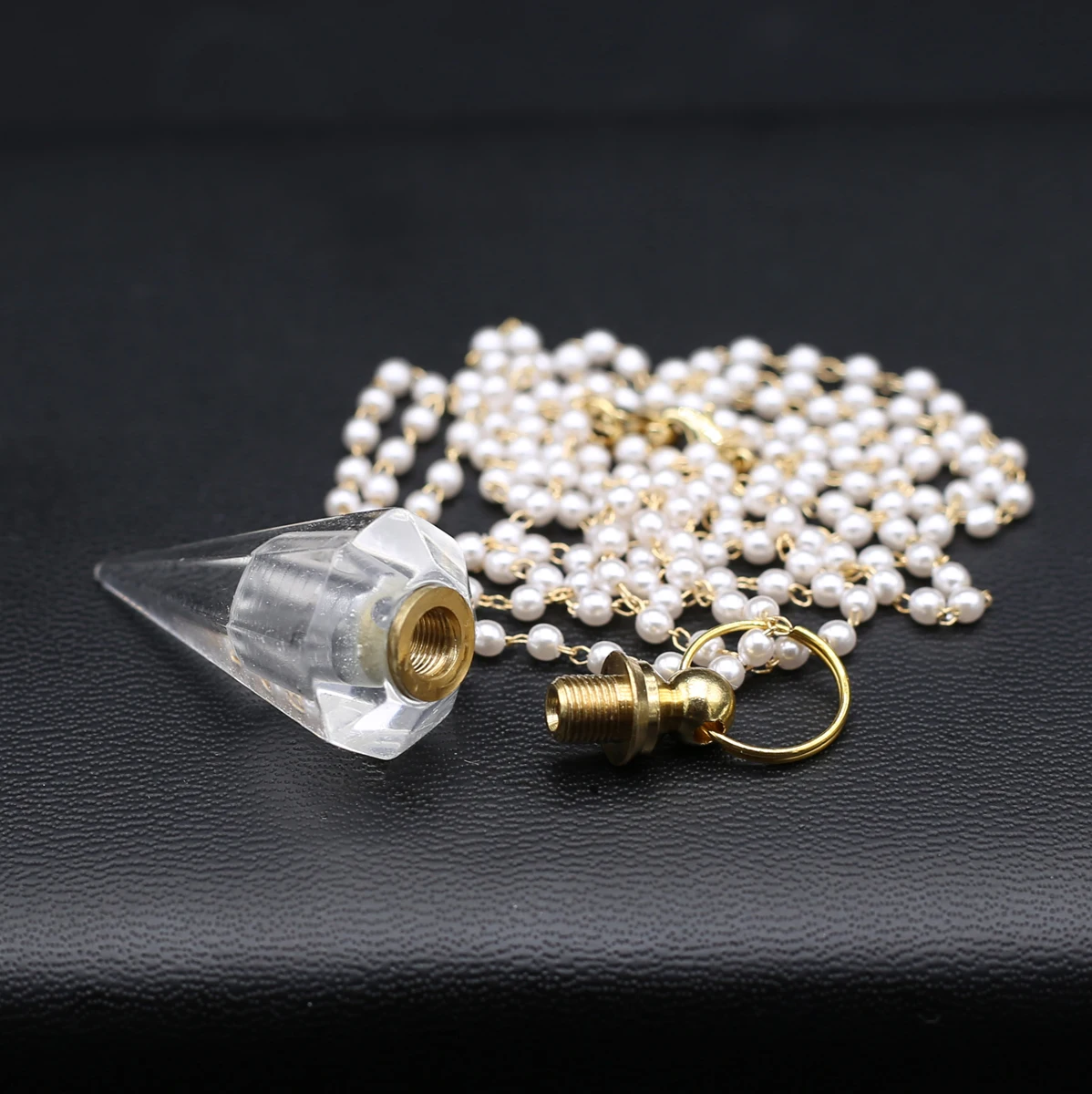 

Natural Stone Clear Quartz Perfume Bottle Pendant Pearl Chain Essential Oil Diffuser Charms Jewerly Women Necklace Accessories
