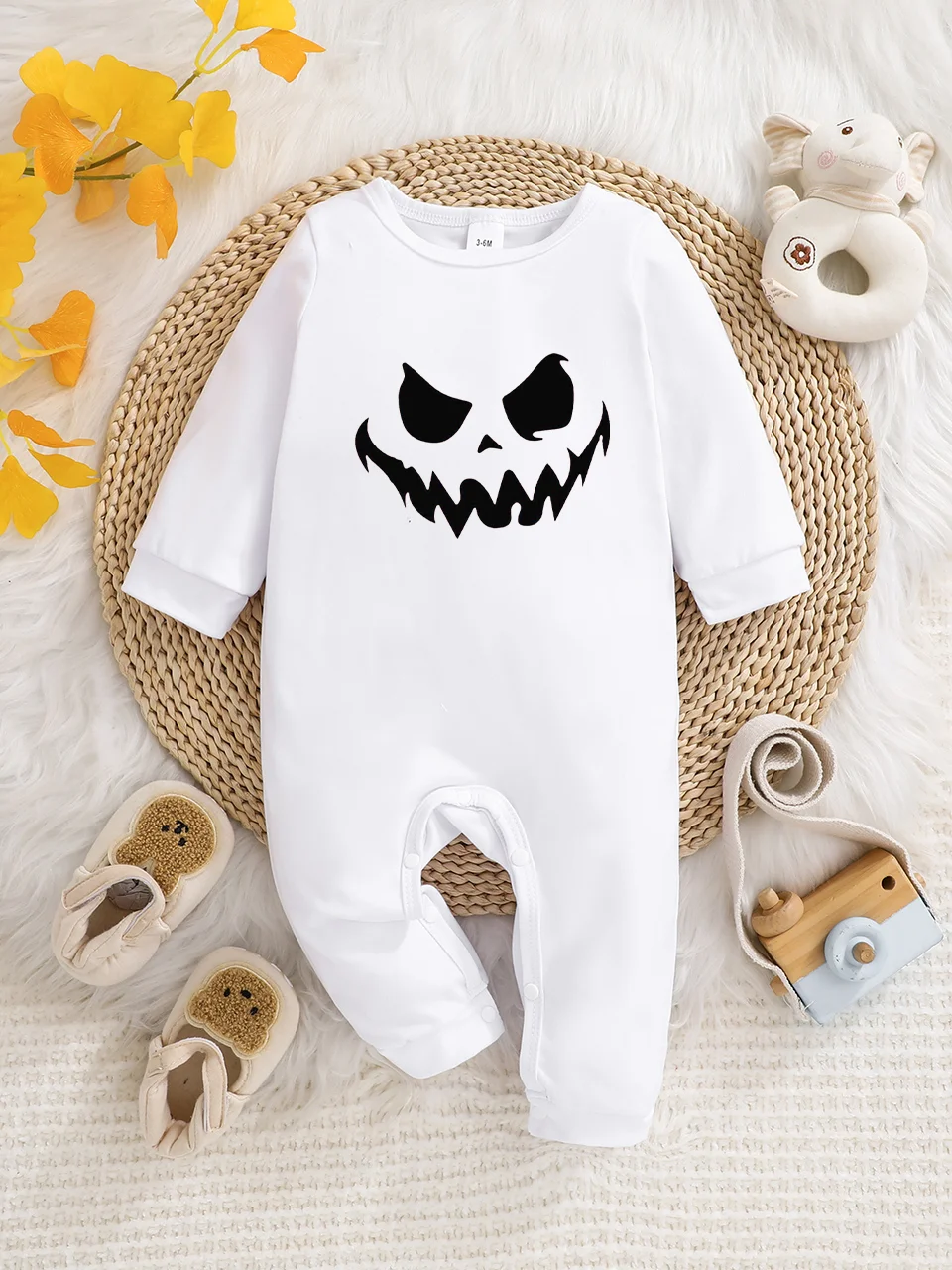 A baby long-sleeved onesie with interesting letter prints. It features a buttoned design for easy putting on and taking off, and